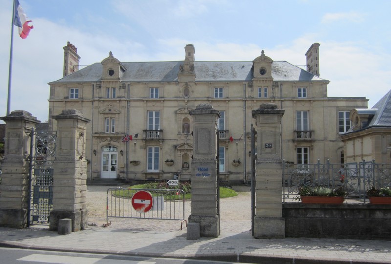 Lion sur mer hôtel de ville