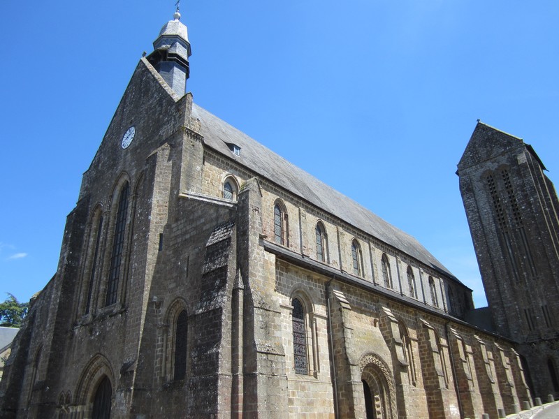 Mortain collégiale st evroult