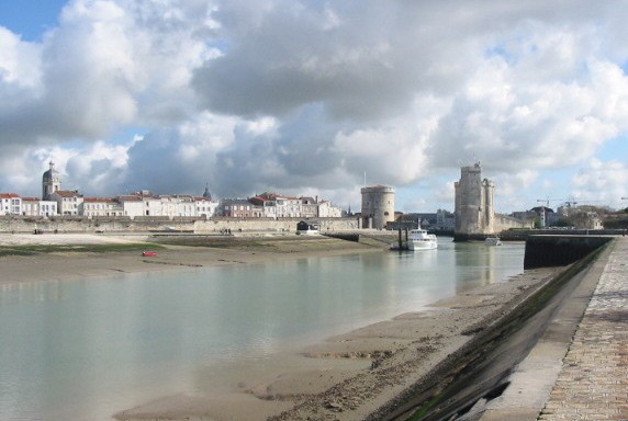 023 La Rochelle arrivee sur vieux port