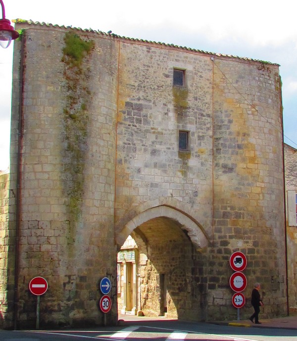 17 Pont l'Abbé d'Arnoult