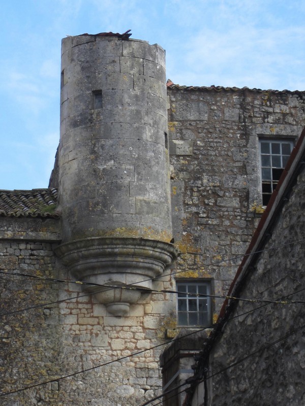 Prieuré Pont l' abbé d' Arnoult