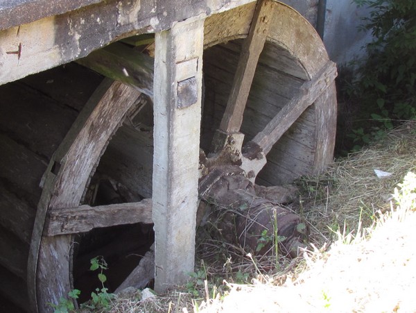 Roue moulin Bona